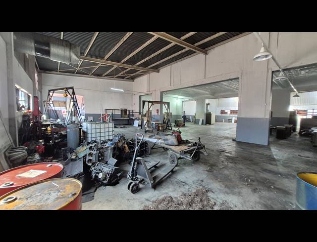 2,100M² FACTORY FOR SALE IN BOKSBURG EAST